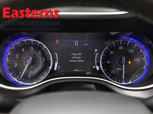 Used 2023 Chrysler Pacifica Touring-L FWD image 18
