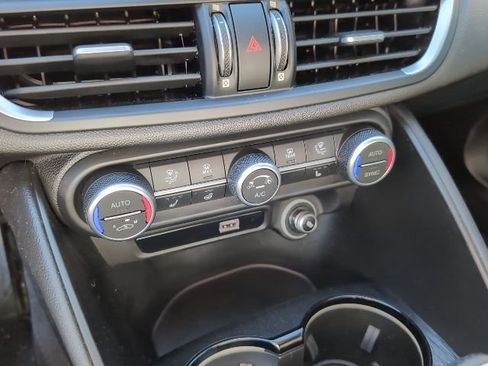 Used 2020 Alfa Romeo Giulia Sprint w/ Cold Weather Package image 18