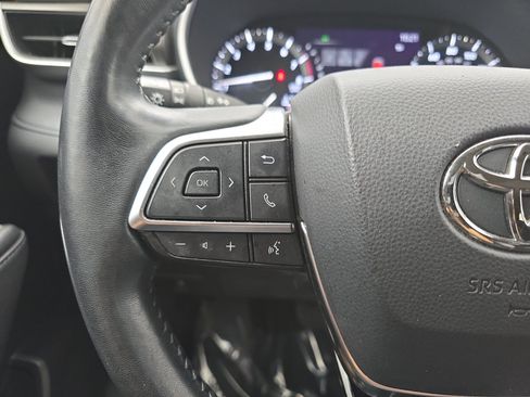 Used 2020 Toyota Highlander XLE FWD image 14