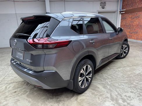 Used 2022 Nissan Rogue SV w/ SV Premium Package image 5