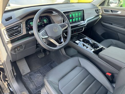 Used 2025 Volkswagen Atlas SEL image 17