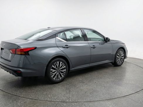 Used 2025 Nissan Altima 2.5 SV FWD image 9