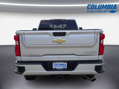 Used 2022 Chevrolet Silverado 2500 High Country w/ Z71 Off-Road Package AWD/4WD image 4