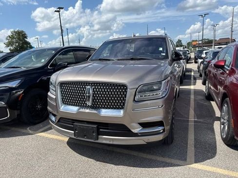 Used 2018 Lincoln Navigator Reserve w/ Technology Package AWD/4WD image 2
