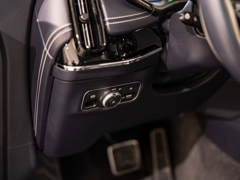 Used 2025 Aston Martin DBX 707 image 22