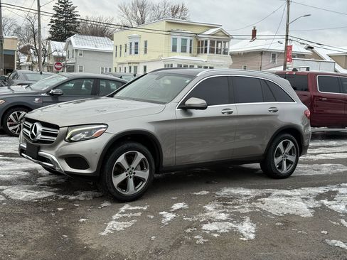Used 2019 Mercedes-Benz GLC 300 4MATIC image 5