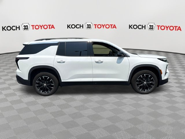 Used 2025 Chevrolet Traverse LT w/ Sun and Wheel Package AWD/4WD image 9