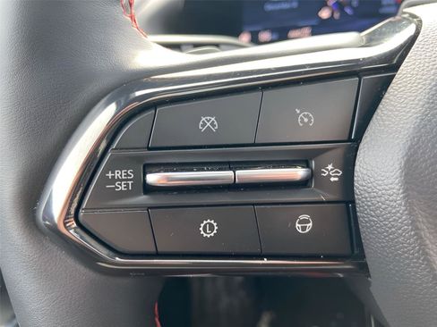 Used 2025 Chevrolet Traverse RS image 19