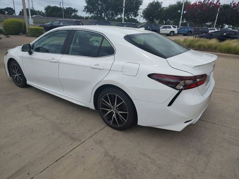 Used 2023 Toyota Camry SE FWD image 7