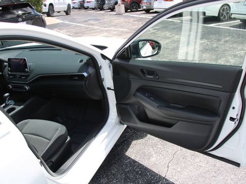 Used 2025 Nissan Altima 2.5 S FWD image 28