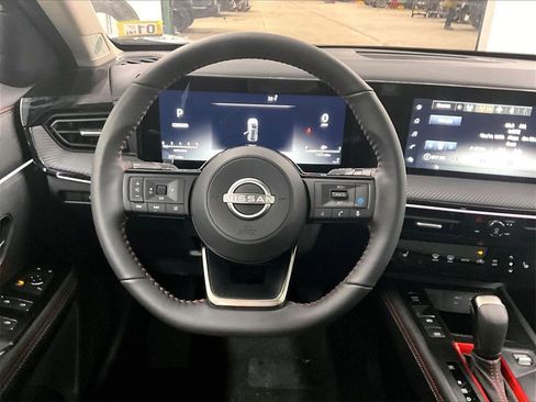 Used 2025 Nissan Kicks SR w/ SR Premium Package image 17