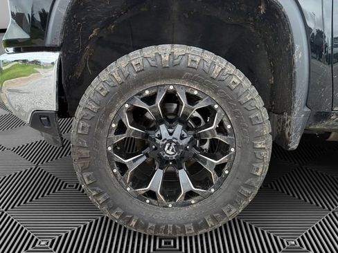 Used 2025 Chevrolet Silverado 3500 LT AWD/4WD image 9
