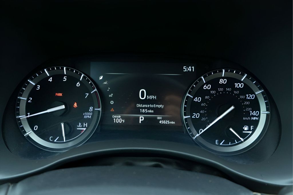 Used 2020 Toyota Highlander XLE AWD/4WD image 28