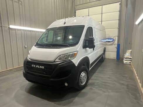 Used 2026 RAM ProMaster 2500 w/ Convenience Group FWD image 3