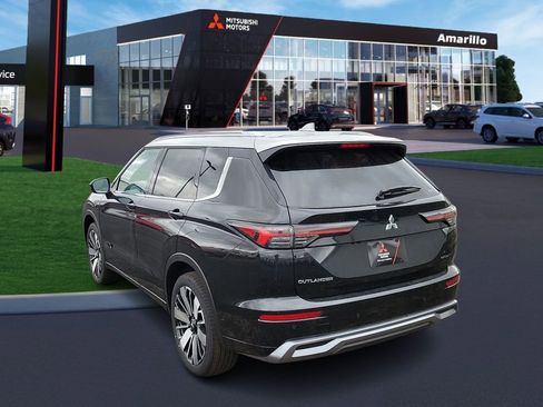 New 2025 Mitsubishi Outlander Platinum Edition image 2