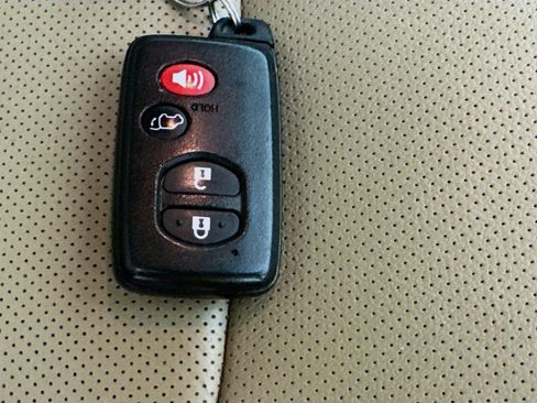 Used 2013 Toyota Highlander Limited FWD image 39