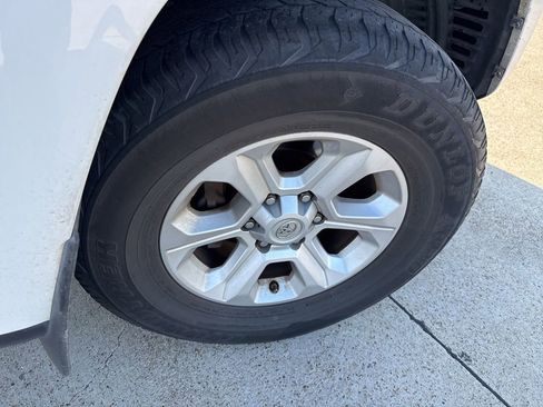 Used 2017 Toyota 4Runner SR5 RWD image 17
