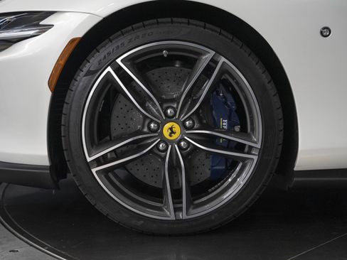 Used 2025 Ferrari Roma Spider image 17