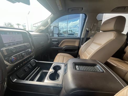 Used 2019 GMC Sierra 2500 Denali w/ Duramax Plus Package AWD/4WD image 19