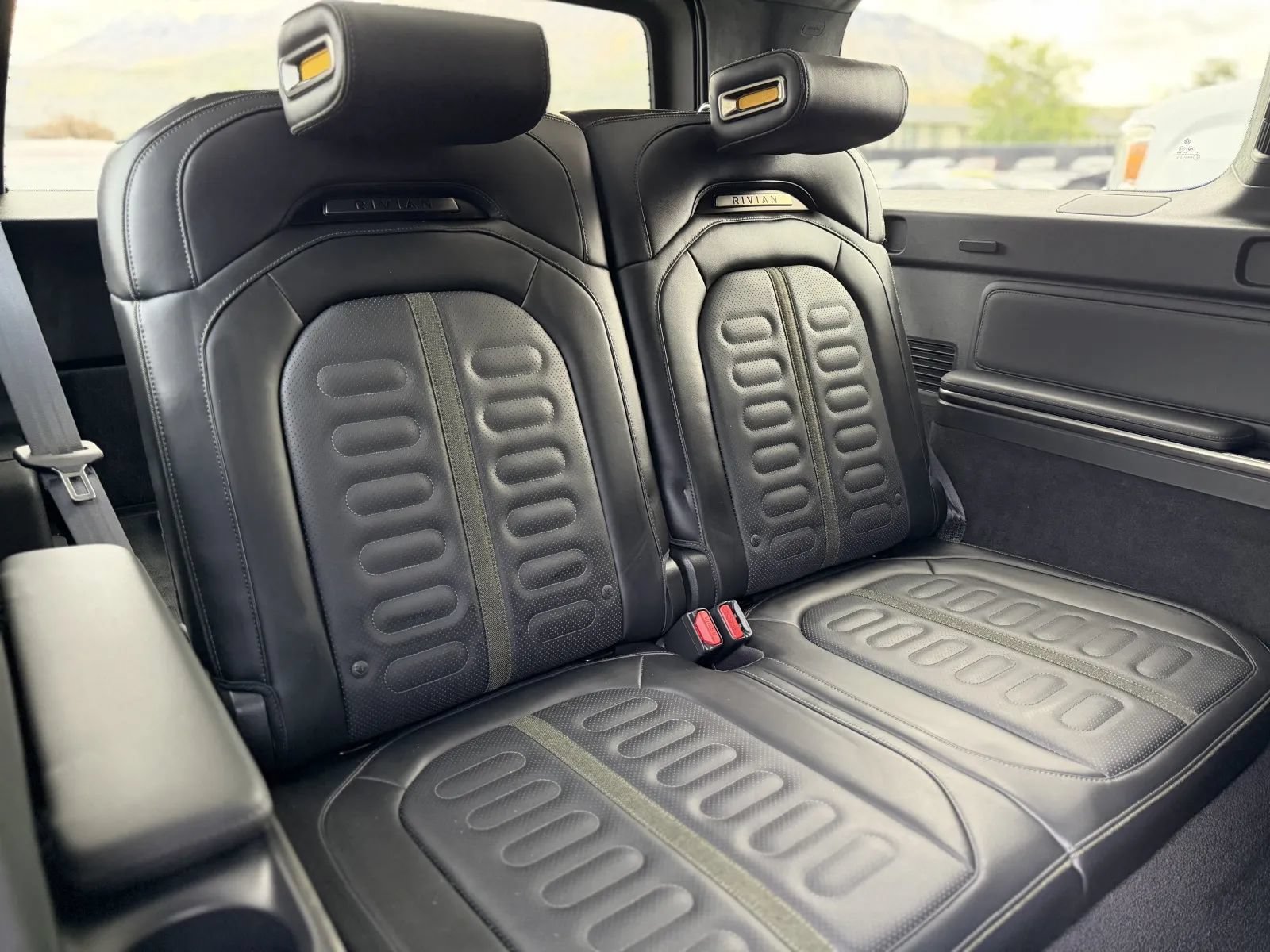Used 2025 Rivian R1S Adventure Dual AWD/4WD image 20