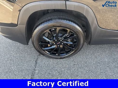 Certified 2024 GMC Terrain SLE w/ Driver Convenience Package image 9