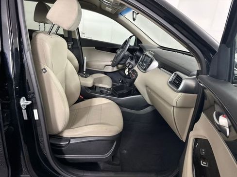 Used 2019 Kia Sorento LX image 28