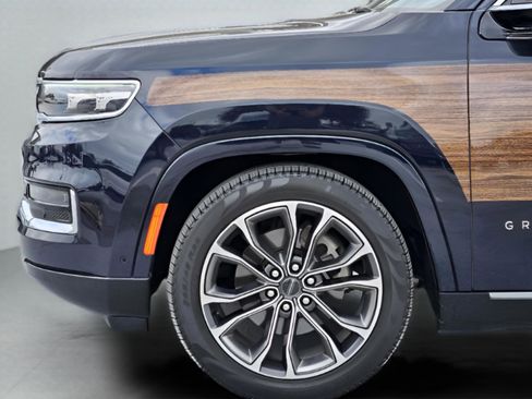 Used 2023 Jeep Grand Wagoneer Series III image 10