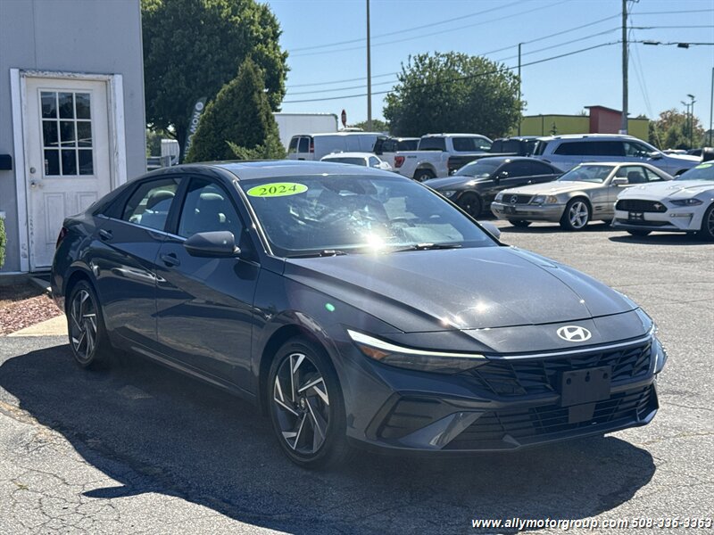 Used 2024 Hyundai Elantra Limited FWD image 3