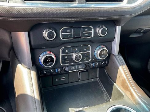 Used 2022 GMC Yukon XL SLT w/ SLT Premium Package AWD/4WD image 15