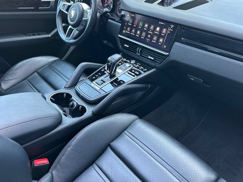 Used 2023 Porsche Cayenne AWD/4WD image 18