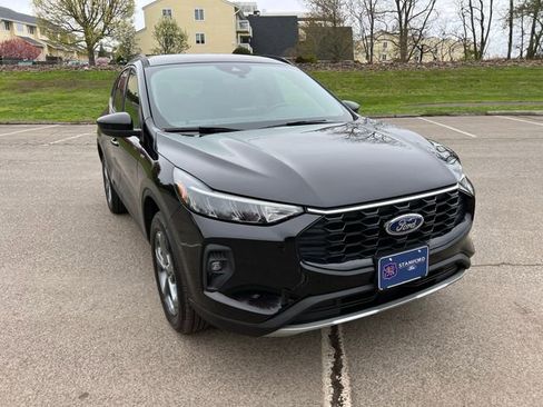 Used 2025 Ford Escape ST-Line Select AWD/4WD image 2
