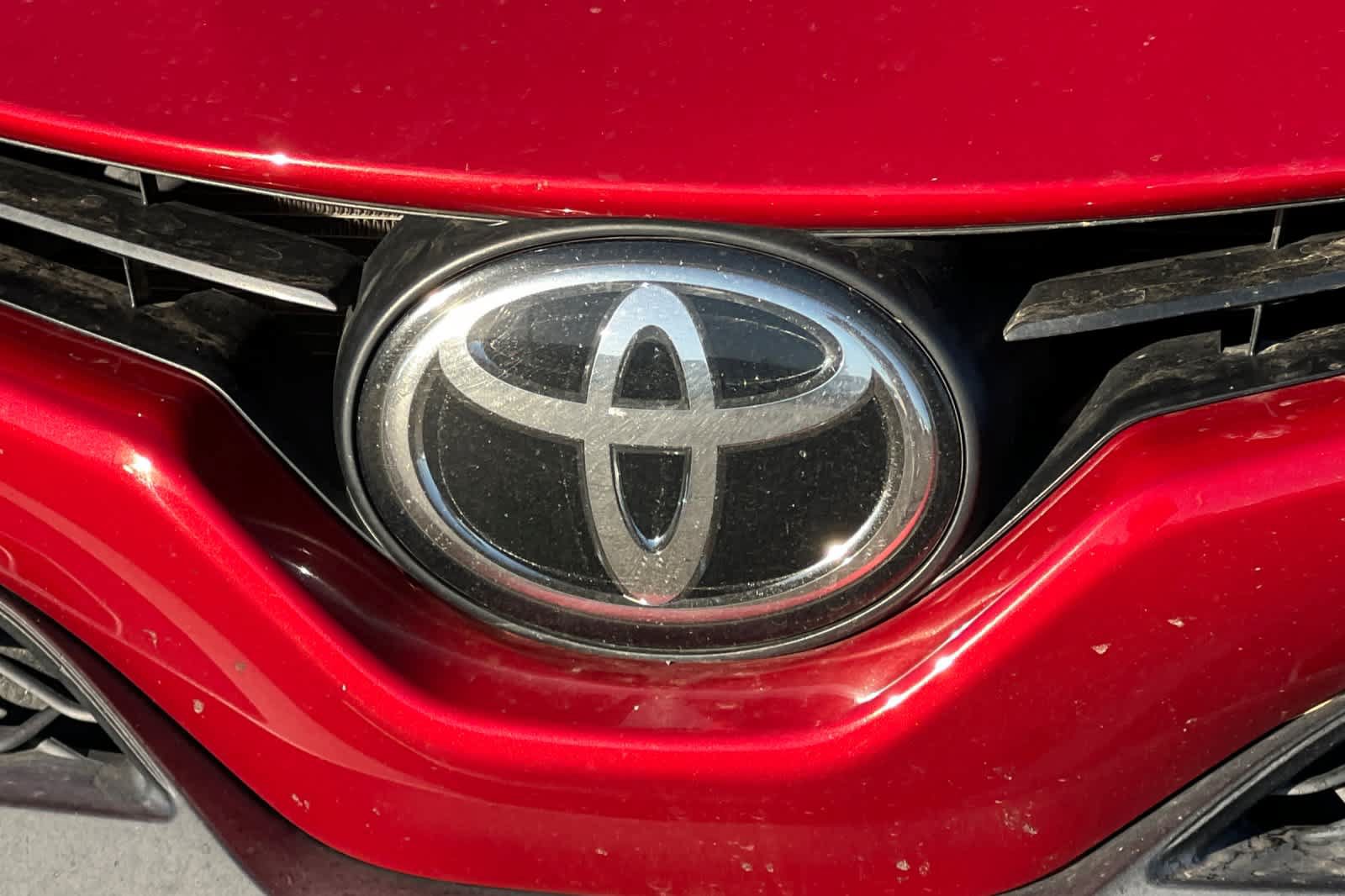 Used 2021 Toyota Camry SE FWD image 16