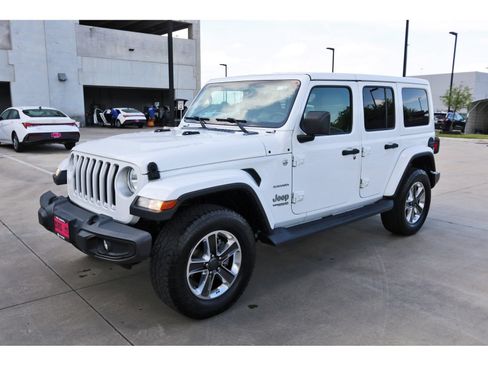 Used 2018 Jeep Wrangler Unlimited Sahara AWD/4WD image 3
