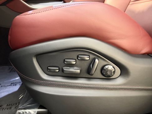 Certified 2026 Porsche Cayenne Turbo AWD/4WD image 23