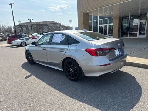 Used 2023 Honda Civic Sport image 2