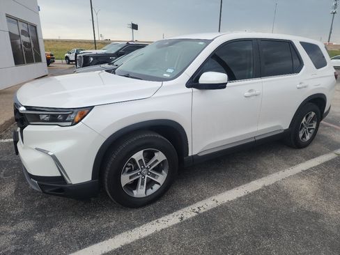 Certified 2024 Honda Pilot EX-L image 6