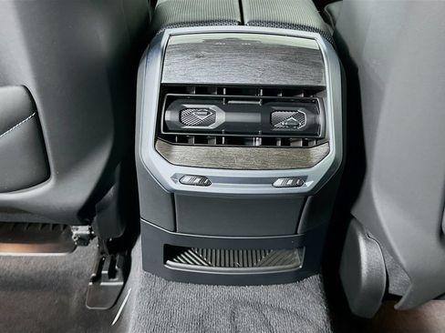 Used 2024 BMW 760i xDrive w/ Executive Package AWD/4WD image 25