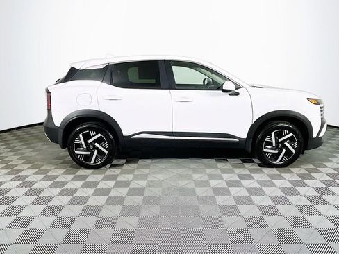 Used 2025 Nissan Kicks SV FWD image 9