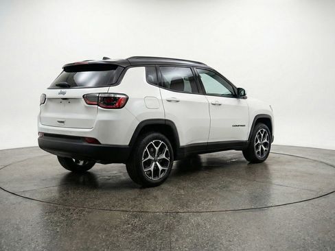 Used 2025 Jeep Compass Limited AWD/4WD image 9