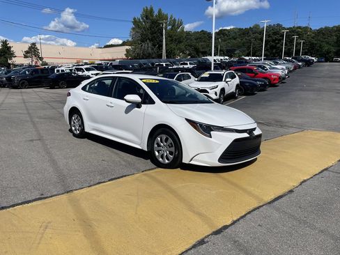 Used 2024 Toyota Corolla LE FWD image 6
