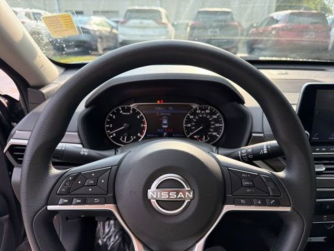 Used 2024 Nissan Altima 2.5 SV FWD image 20