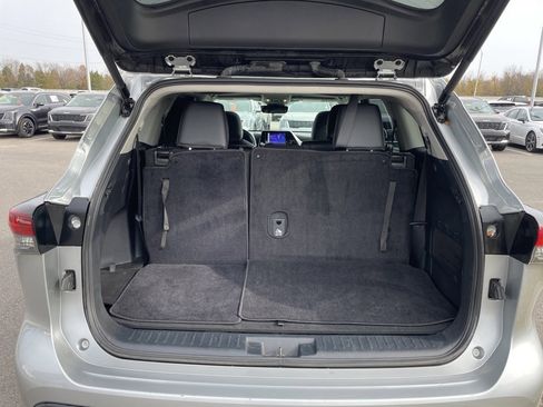 Used 2024 Toyota Highlander LE image 28