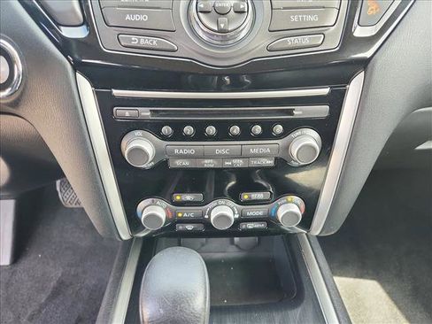 Used 2017 Nissan Pathfinder SV AWD/4WD image 17