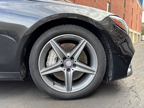 Used 2017 Mercedes-Benz E 300 4MATIC image 7