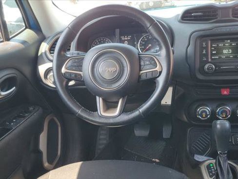 Used 2015 Jeep Renegade Latitude FWD image 10