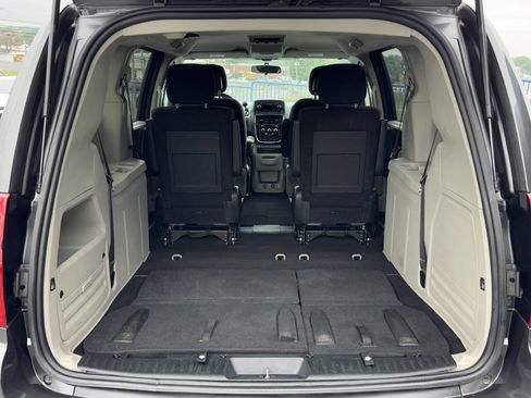 Used 2017 Dodge Grand Caravan SE FWD image 40