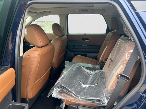 New 2026 Nissan Pathfinder Platinum AWD/4WD image 11