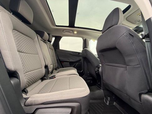 Certified 2022 Ford Escape SE w/ SE Sport Appearance Package image 14