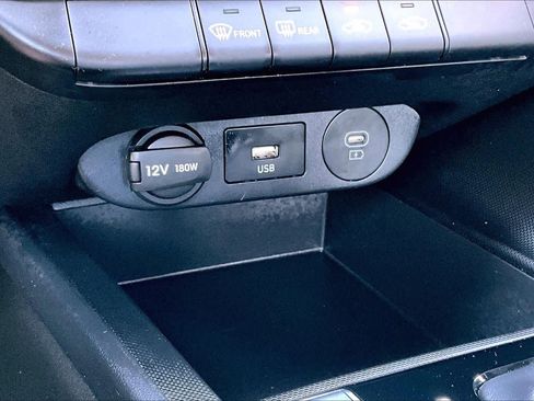 Used 2025 Hyundai Elantra Hybrid FWD image 34