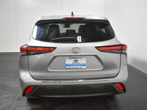 Used 2022 Toyota Highlander LE image 6